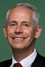 Official portrait of Andrew Giles