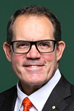 Official portrait of Luke Gosling